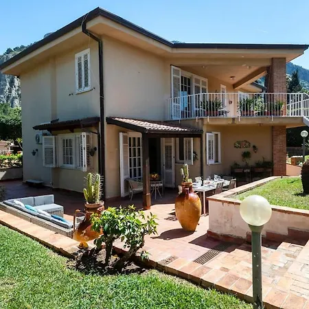 Donna Amalia In Mondello