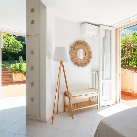 Donna Amalia In Mondello *