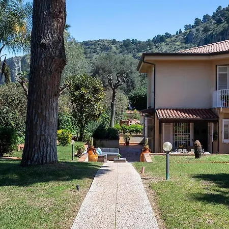 Donna Amalia In Mondello